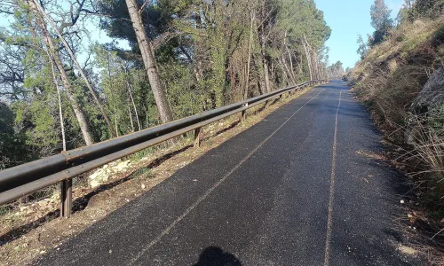Strada di Sant'Erasmo, si montano i guardrail